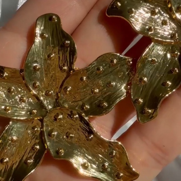 Bold Gold Flower Statement Earrings – Oversized Textured Metal Floral Jewelry - Picture 6 of 7
